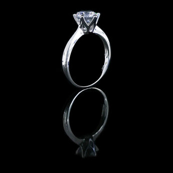 經典六爪皇冠刀肶鑽石戒指款式 - WILLS JEWELLERY