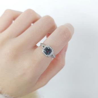 圍鑽戒指 · 金屬灰尖晶石 - WILLS JEWELLERY