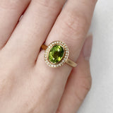 橢圓形綠碧璽圍鑽戒指 - WILLS JEWELLERY