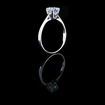 經典四爪大教堂式扁平刀肶鑽石戒指款式 - WILLS JEWELLERY