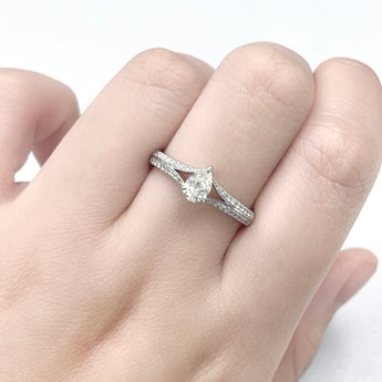 梨形鑽石Y形戒指 - WILLS JEWELLERY